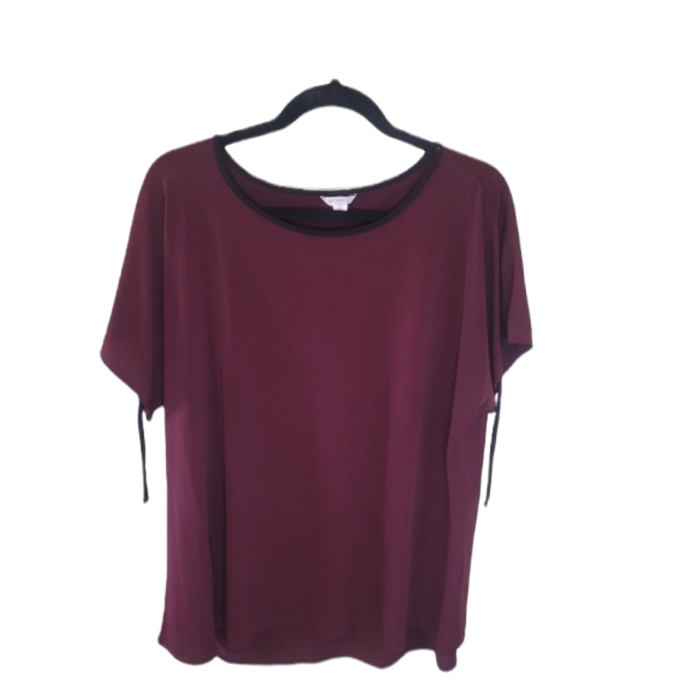 EST 1946 maroon/burgundy blouse. 2 black ties on the sides. XL